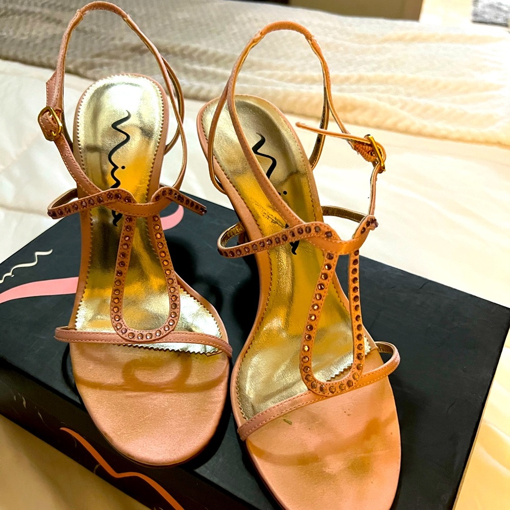 Cute pink sandals.